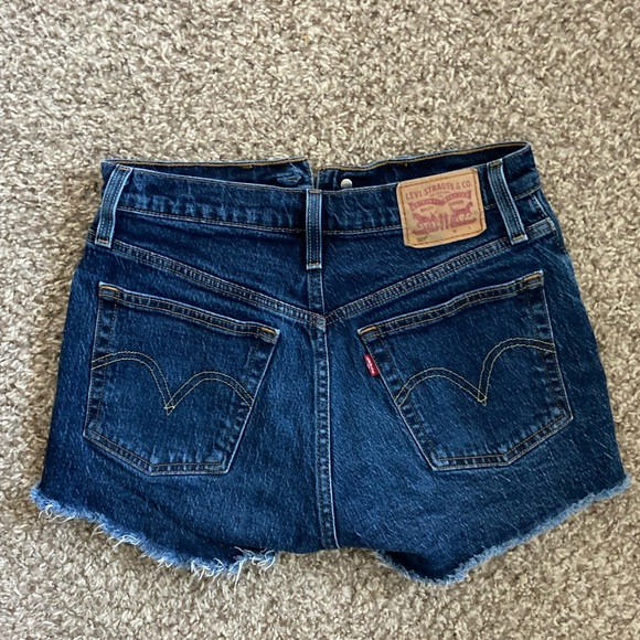 Levi’s 501 Jean shorts - Picture 2 of 3